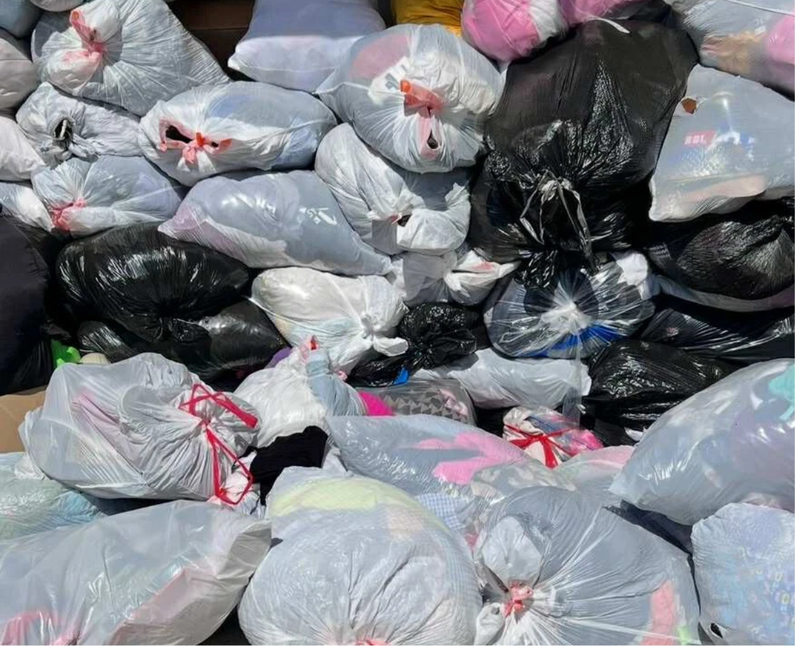 300 lbs - Unsorted Credential Clothes & Shoes